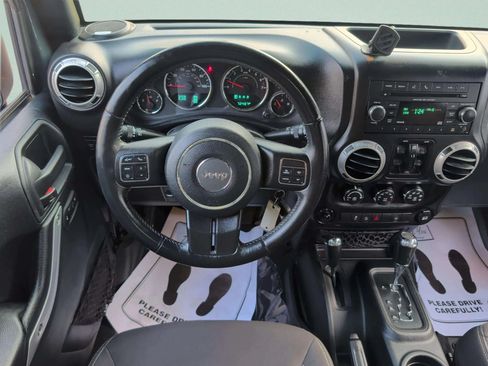 Used 2016 Jeep Wrangler Unlimited Rubicon w/ Connectivity Group AWD/4WD image 19