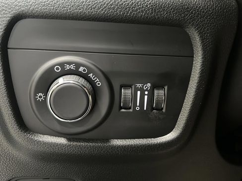 New 2026 Jeep Grand Cherokee Altitude image 16