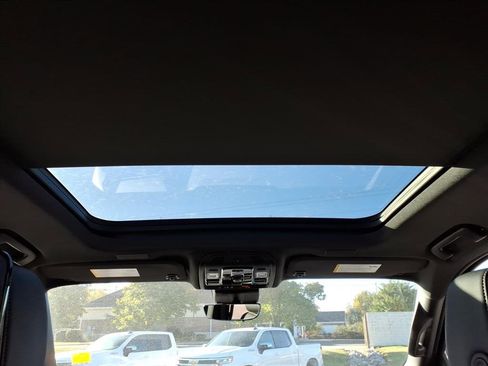 New 2026 Chevrolet Suburban Premier image 7