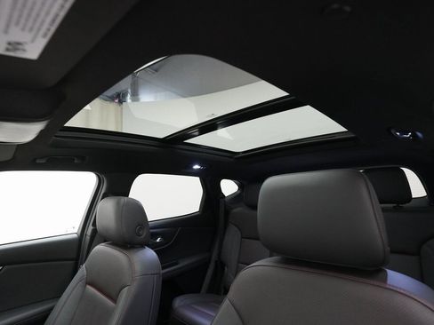 Used 2022 Chevrolet Blazer RS w/ Enhanced Convenience Package image 32