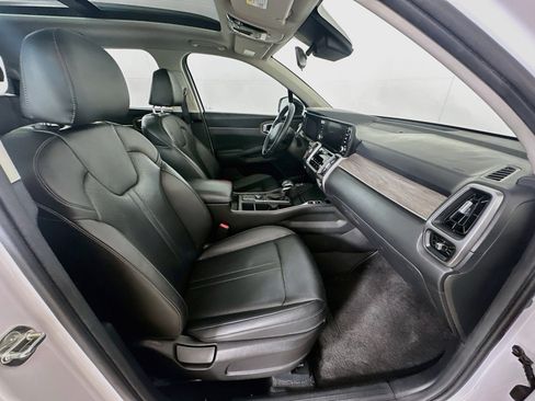 Used 2023 Kia Sorento S w/ Panoramic Sunroof Package AWD/4WD image 34