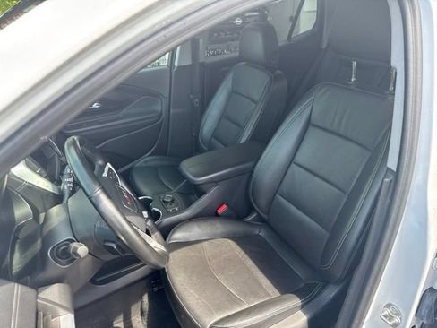 Used 2024 GMC Terrain SLT AWD/4WD image 10