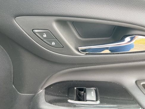 Used 2023 Chevrolet Equinox Premier w/ LPO, Floor Liner Package AWD/4WD image 8