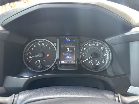 Certified 2022 Toyota Tacoma TRD Off-Road AWD/4WD image 24