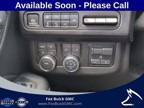 Used 2024 GMC Yukon Denali w/ Advanced Technology Package AWD/4WD image 18