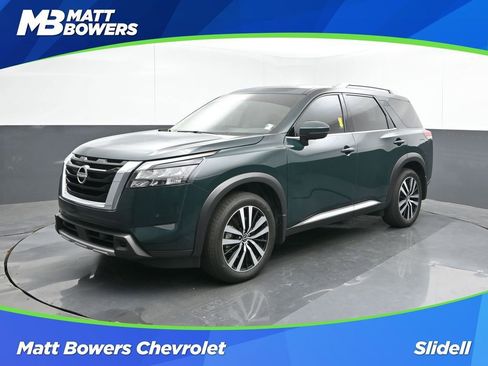 Used 2025 Nissan Pathfinder Platinum image 1