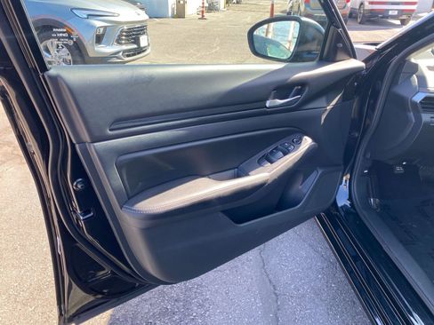 Used 2025 Nissan Altima 2.5 SV image 18