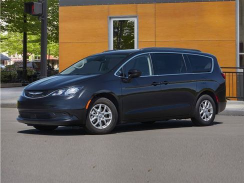 Used 2021 Chrysler Voyager L FWD image 1