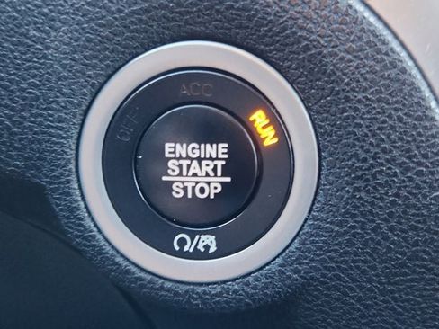 Used 2018 Chrysler 300 Limited image 20