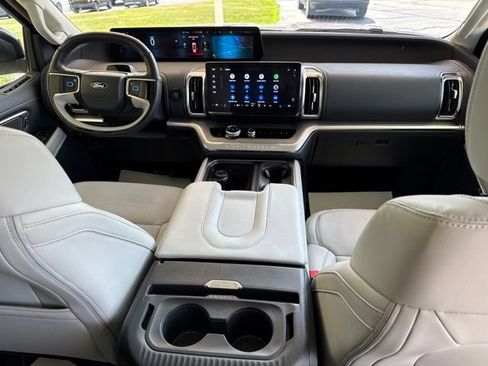 Used 2025 Ford Expedition Max Platinum AWD/4WD image 32