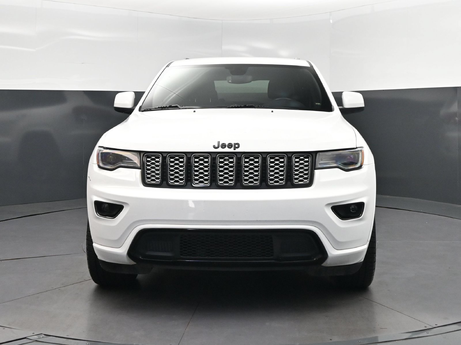 Used 2022 Jeep Grand Cherokee Laredo X RWD image 10