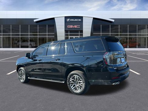 Used 2025 Chevrolet Suburban Z71 w/ Comfort Package AWD/4WD image 3
