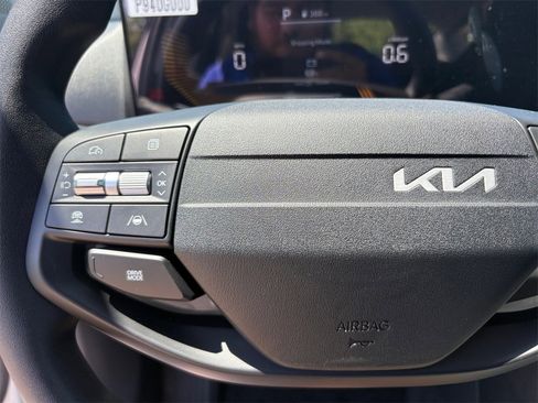 New 2025 Kia K4 LXS image 25