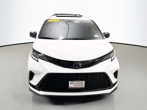 Used 2025 Toyota Sienna XSE w/ XSE Premium Package AWD/4WD image 2