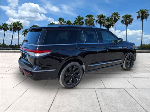 Used 2022 Lincoln Navigator Reserve image 8