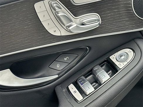 Used 2022 Mercedes-Benz GLC 300 4MATIC image 16