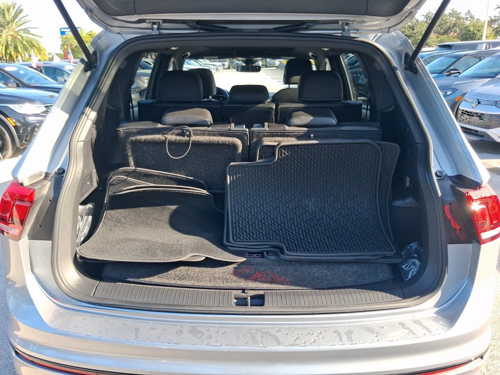 Certified 2023 Volkswagen Tiguan SE R-Line FWD image 14