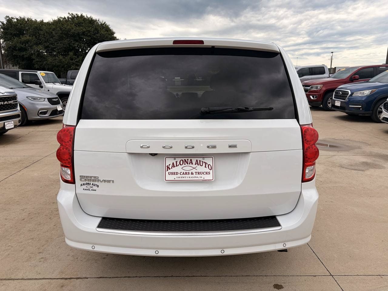 Used 2020 Dodge Grand Caravan SE w/ Rear Park Assist Package FWD image 6