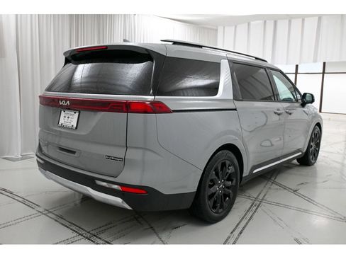 Used 2022 Kia Carnival SX Prestige image 7