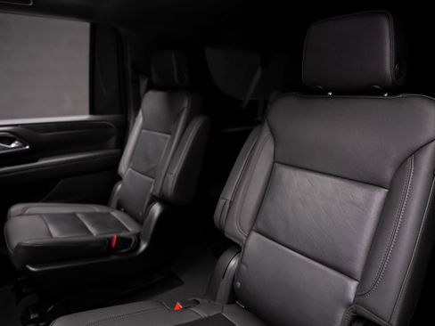 Used 2024 Chevrolet Suburban LT w/ Luxury Package RWD image 65