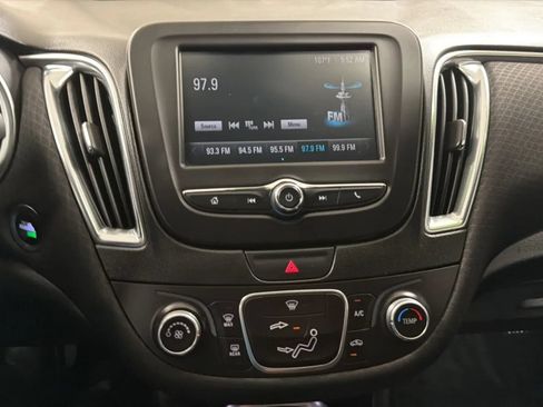 Used 2018 Chevrolet Malibu LT FWD image 15
