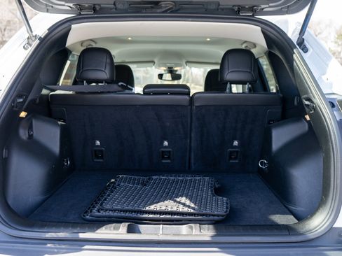 Used 2019 Jeep Cherokee Trailhawk w/ Cold Weather Group image 9