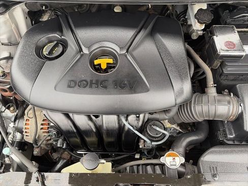 Used 2013 Hyundai Elantra GLS w/ Preferred Pkg image 24