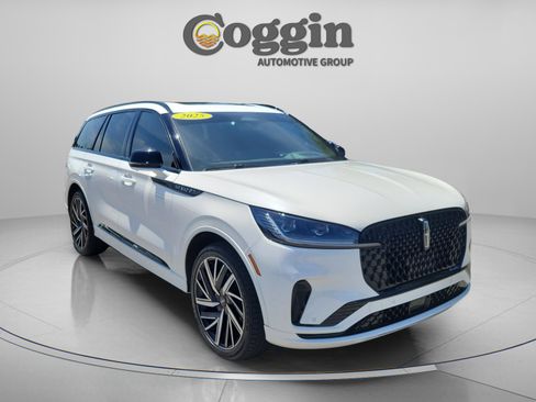 Used 2025 Lincoln Aviator Black Label w/ Jet Appearance Package AWD/4WD image 5