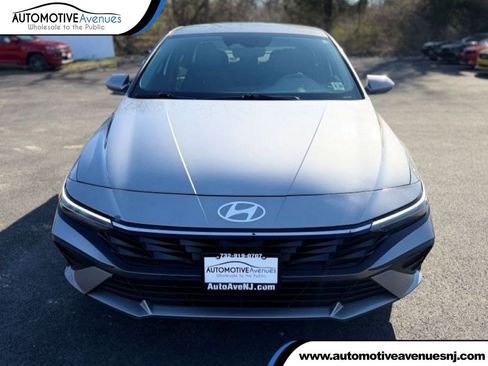 Used 2024 Hyundai Elantra SEL image 1