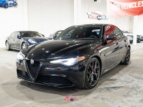 Used 2020 Alfa Romeo Giulia w/ Nero Edizione RWD image 3