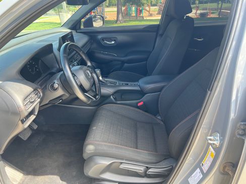 Used 2025 Honda HR-V Sport image 15