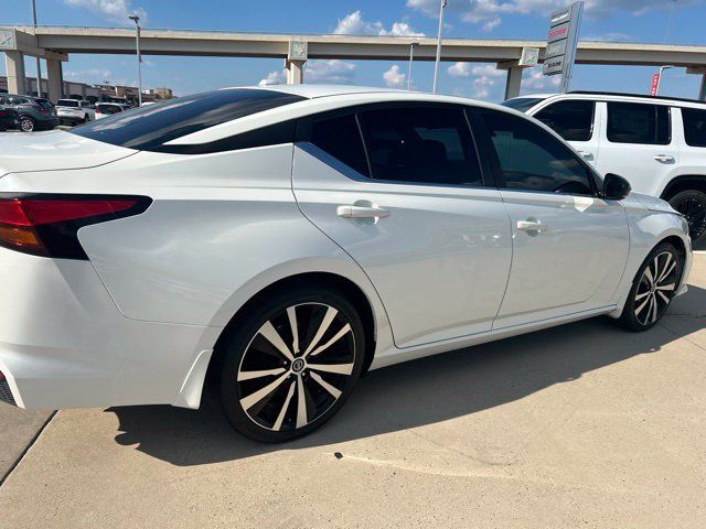 Used 2020 Nissan Altima 2.5 SR w/ Premium Package FWD image 14