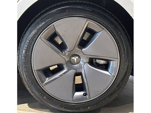 Used 2023 Tesla Model 3 Standard Range image 11
