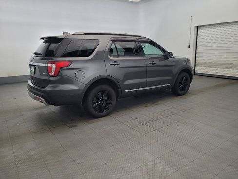 Used 2017 Ford Explorer XLT w/ Equipment Group 202A AWD/4WD image 10