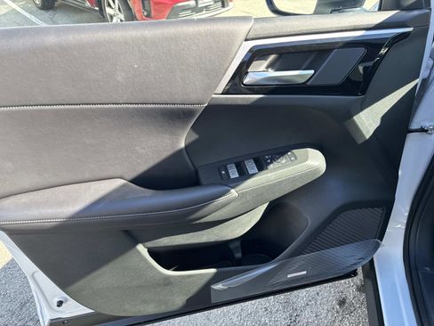 New 2025 Mitsubishi Outlander 4WD Plug-In Hybrid image 14