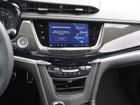 Used 2024 Cadillac XT6 Sport w/ Technology Package AWD/4WD image 16