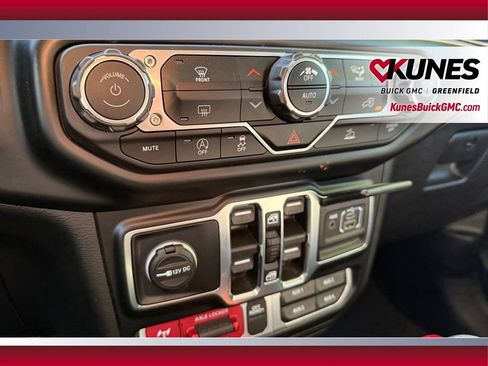 Used 2022 Jeep Gladiator Mojave w/ Trailer Tow Package AWD/4WD image 15