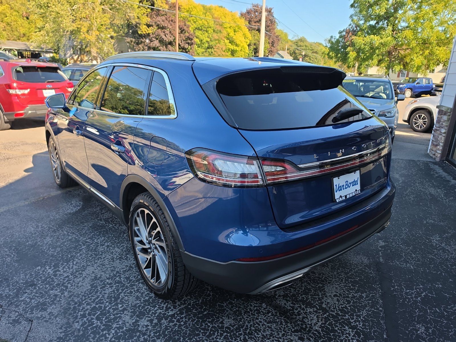 Used 2020 Lincoln Nautilus Reserve w/ Cargo Utility Package AWD/4WD image 7
