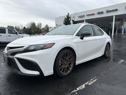 Used 2023 Toyota Camry SE image 1