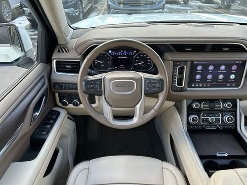Used 2021 GMC Yukon Denali w/ Denali Premium Package image 31