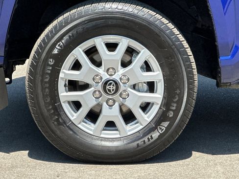 Certified 2025 Toyota Tacoma SR5 AWD/4WD image 25