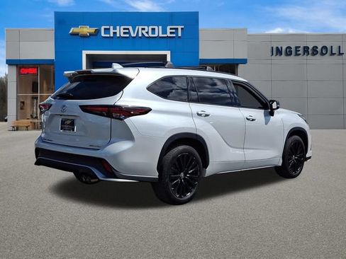 Used 2024 Toyota Highlander XSE AWD/4WD image 25