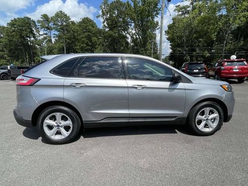 Used 2020 Ford Edge SE FWD image 3