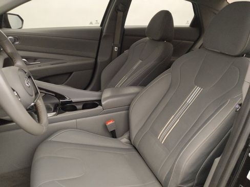 Used 2022 Hyundai Elantra SEL w/ Convenience Package FWD image 17