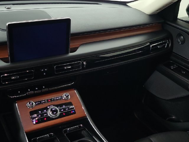 Used 2024 Lincoln Aviator Reserve w/ Jet Package RWD image 12