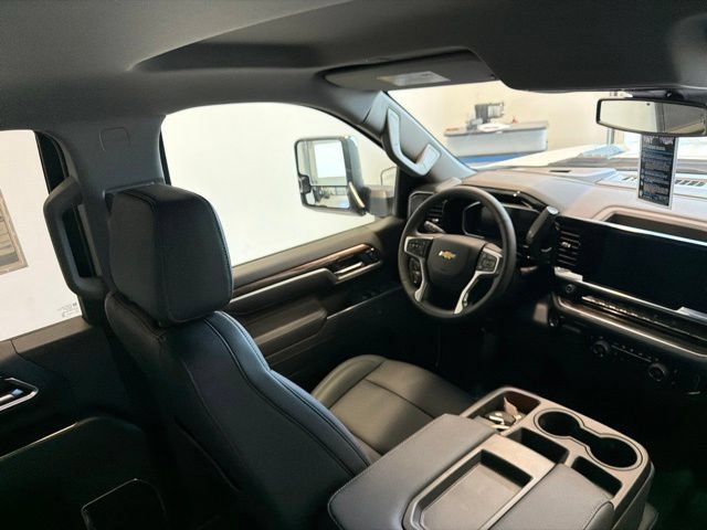 New 2026 Chevrolet Silverado 3500 LT w/ Z71 Chrome Sport Edition AWD/4WD image 32