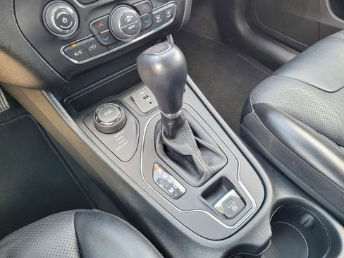 Used 2022 Jeep Cherokee Latitude Lux AWD/4WD image 24