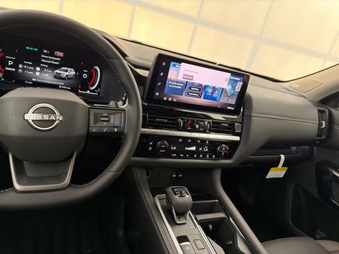 New 2026 Nissan Pathfinder Platinum FWD image 19