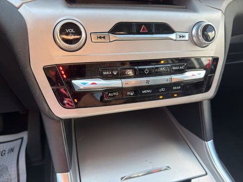 Used 2023 Ford Explorer XLT w/ Equipment Group 202A image 30