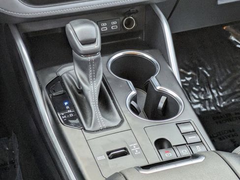 Used 2023 Toyota Highlander L image 13